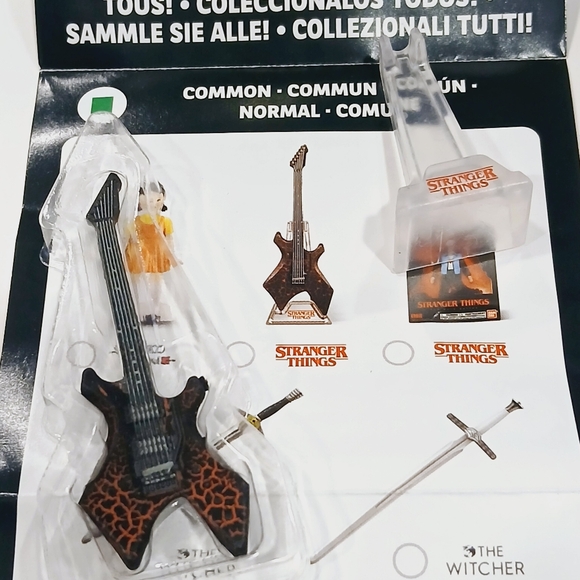 Zuru Mini Brands Netflix Stranger Things Mini Guitar - Picture 6 of 6